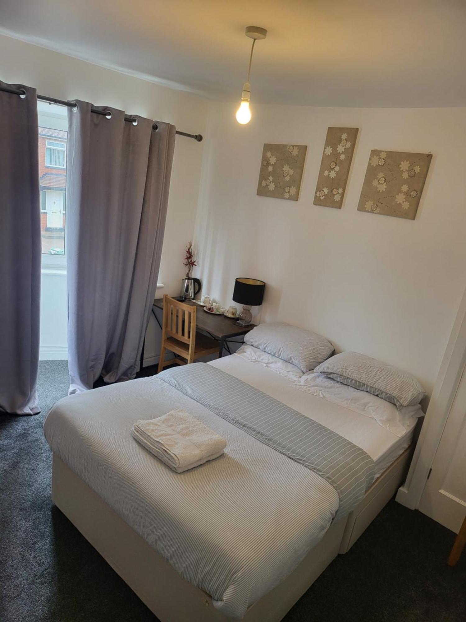 Petals Rm Hotel Leeds  Bagian luar foto